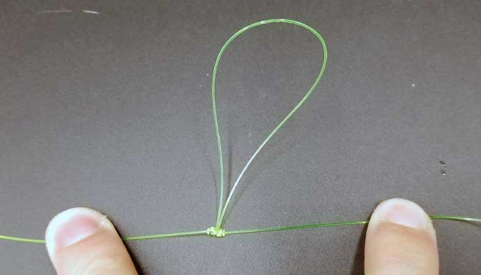close up of a dropper loop knot