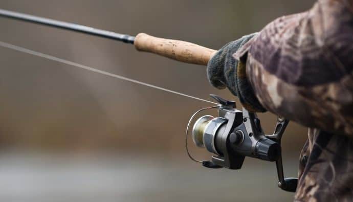 how to change a fishing reel from right to left handed