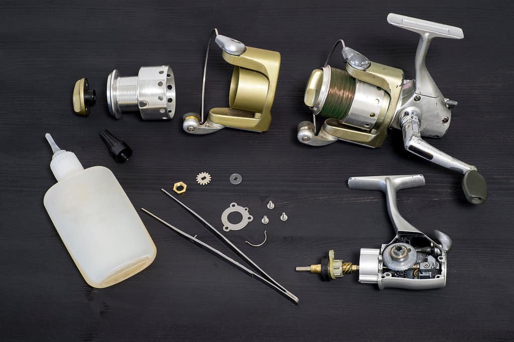 exploded view of spinning reel
